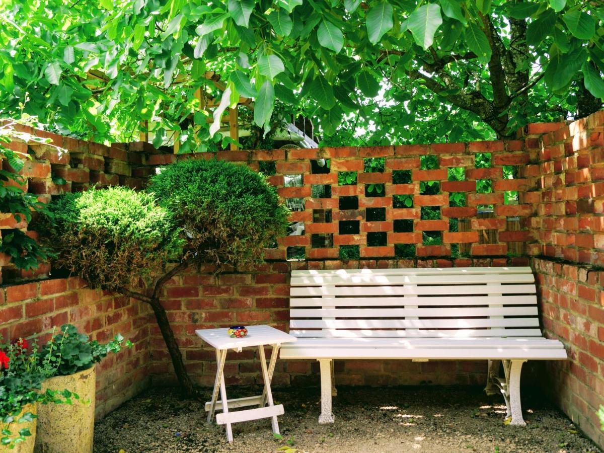 The Walnut, Meopham - A Private Retreat Rural Location Villa Екстериор снимка